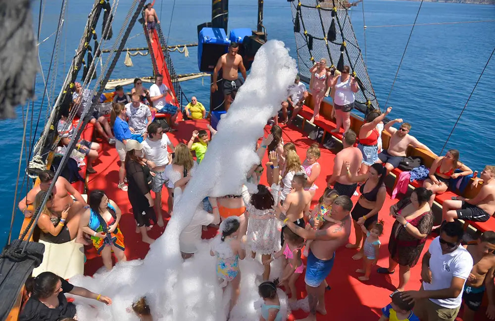 Alanya Tekne Turları Rehberi: Hangi Tekne Turu Size Daha Uygun?