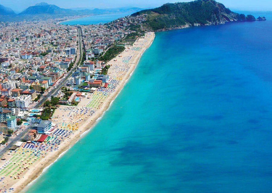 Alanya'da ilk kez tura katılan misafirlerin karşılama anı