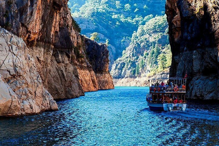 Manavgat Yeşil Kanyon'da turkuaz suları gezen tekne turu