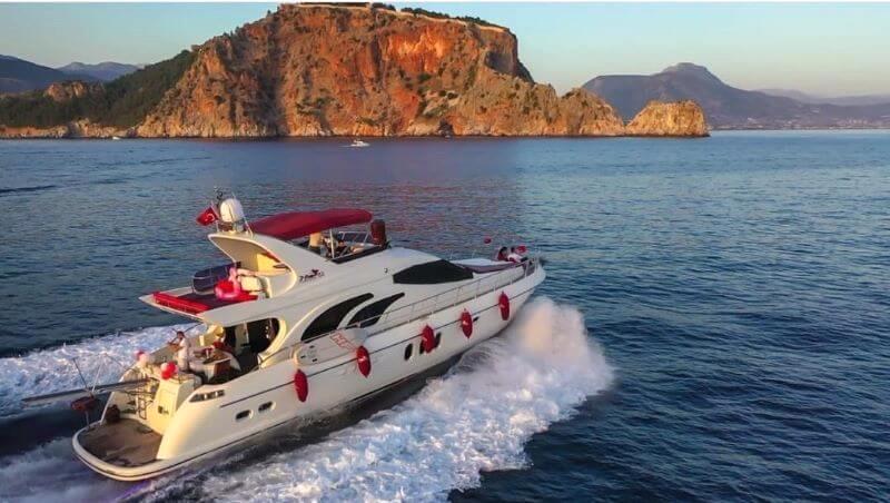 Alanya Private Yacht Turu: Özel Tekne Kiralama Kimler İçin Uygun?