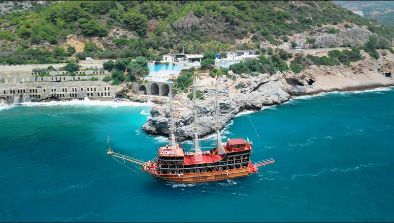 Alanya Boat Trip with swimming breaks, sea caves and scenic Mediterranean views