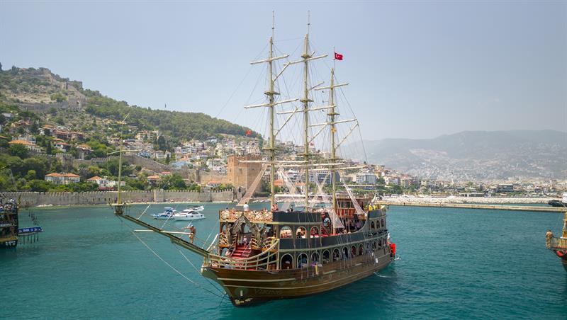 Alanya Boat Trip with swimming breaks, sea caves and scenic Mediterranean views