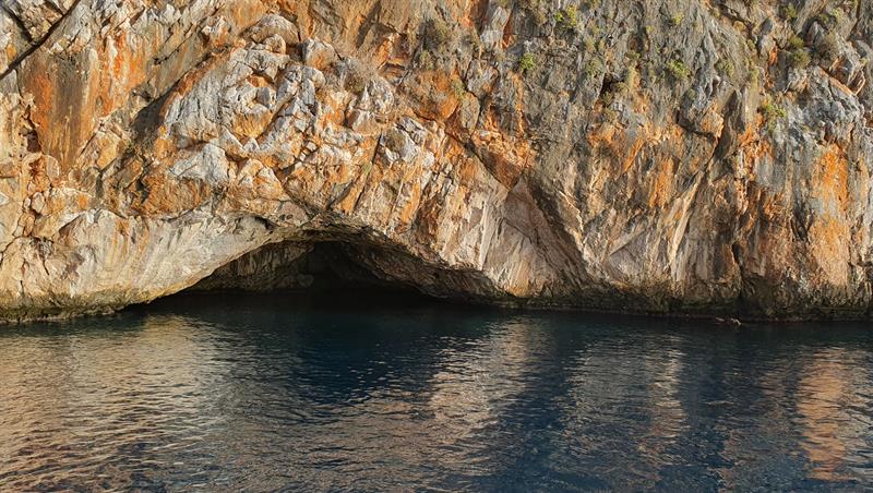 Alanya Boat Trip with swimming breaks, sea caves and scenic Mediterranean views