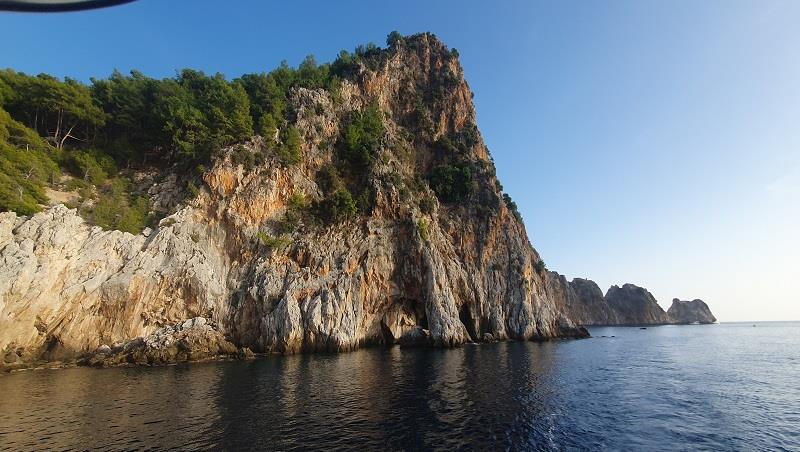Alanya Boat Trip with swimming breaks, sea caves and scenic Mediterranean views