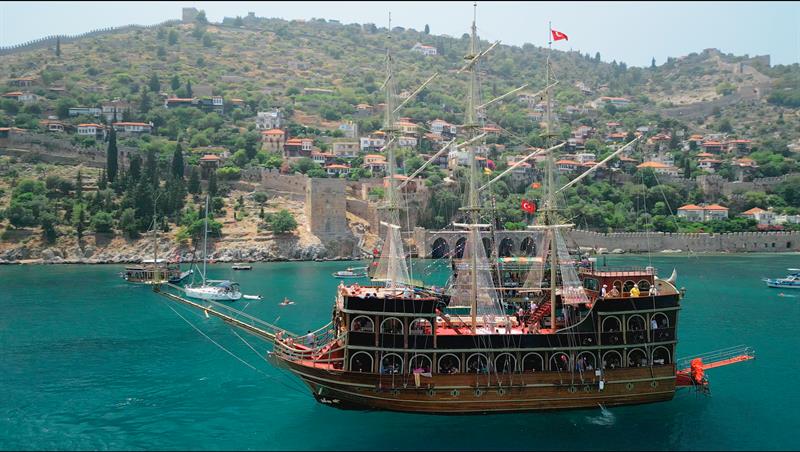 Alanya Boat Trip with swimming breaks, sea caves and scenic Mediterranean views