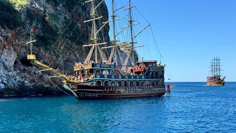 Alanya Boat Trip with swimming breaks, sea caves and scenic Mediterranean views