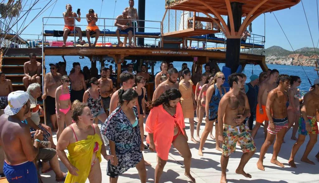Alanya Catamaran Boat Tour with swimming breaks, music, sea views and Mediterranean coastline