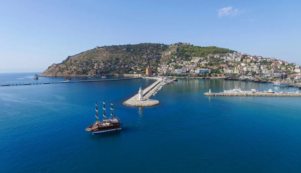 Alanya Catamaran Boat Tour with swimming breaks, music, sea views and Mediterranean coastline
