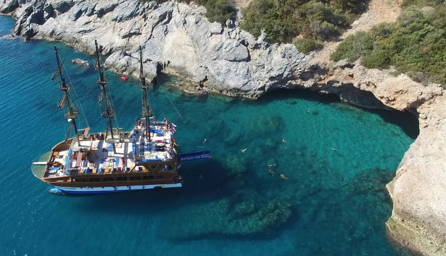 Alanya Catamaran Boat Tour with swimming breaks, music, sea views and Mediterranean coastline