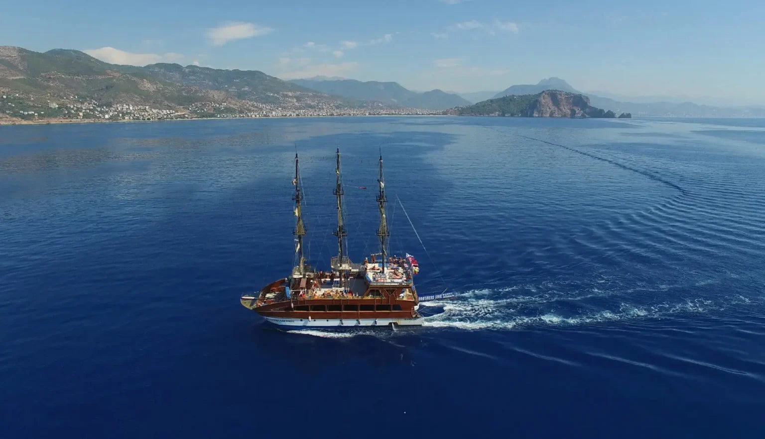 Alanya Catamaran Boat Tour with swimming breaks, music, sea views and Mediterranean coastline