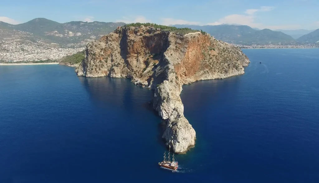 Alanya Catamaran Boat Tour with swimming breaks, music, sea views and Mediterranean coastline
