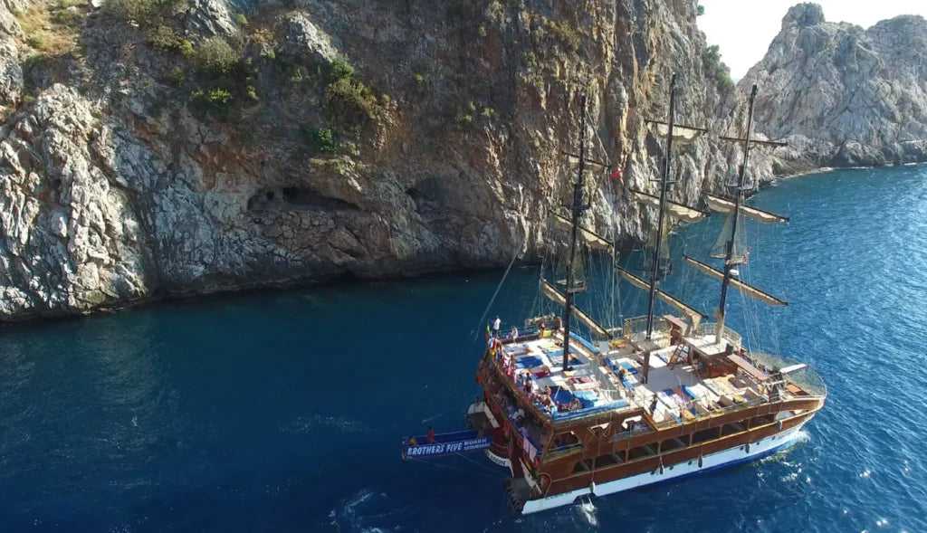 Alanya Catamaran Boat Tour with swimming breaks, music, sea views and Mediterranean coastline
