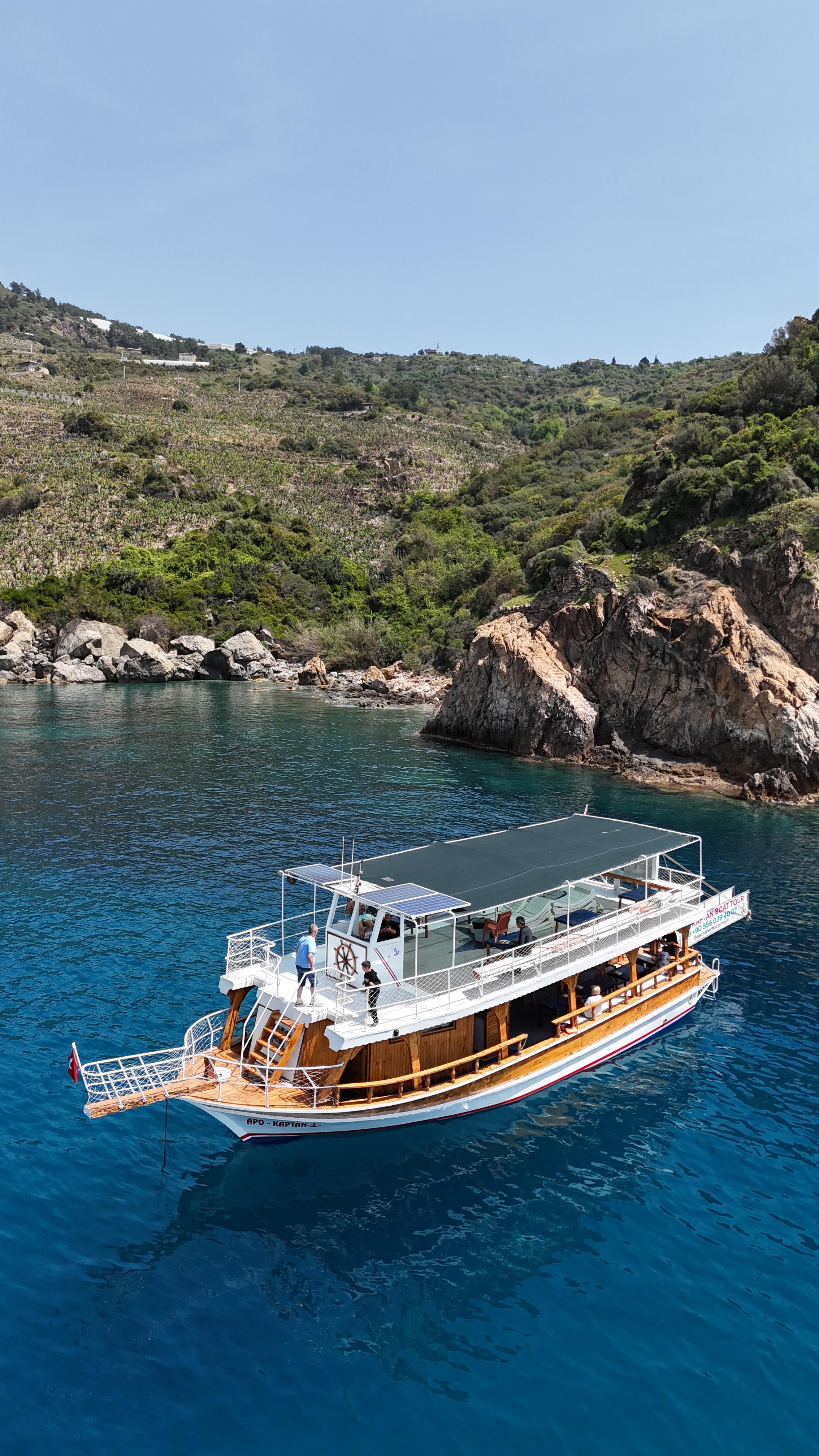 Alanya Relax Boat Tour to Delik Deniz and Kral Koyu with swimming breaks, sea caves and scenic Mediterranean views