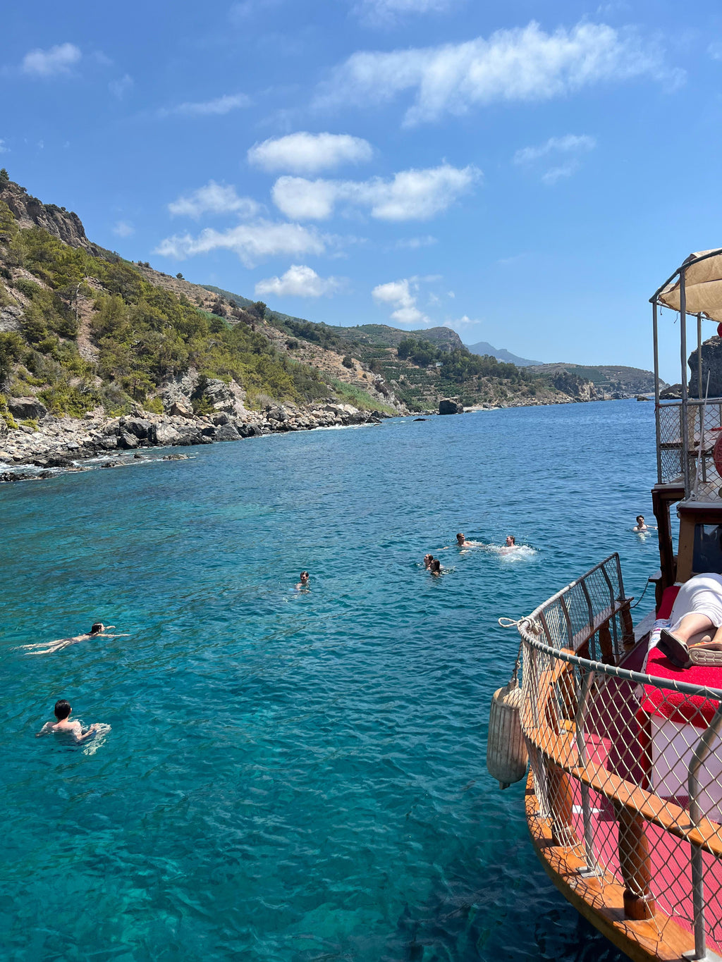 Alanya Relax Boat Tour to Delik Deniz and Kral Koyu with swimming breaks, sea caves and scenic Mediterranean views