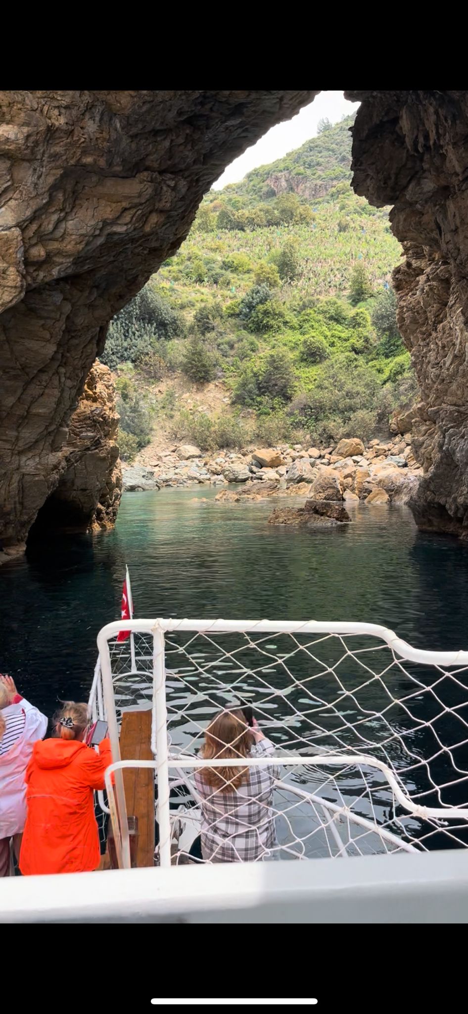Alanya Relax Boat Tour to Delik Deniz and Kral Koyu with swimming breaks, sea caves and scenic Mediterranean views
