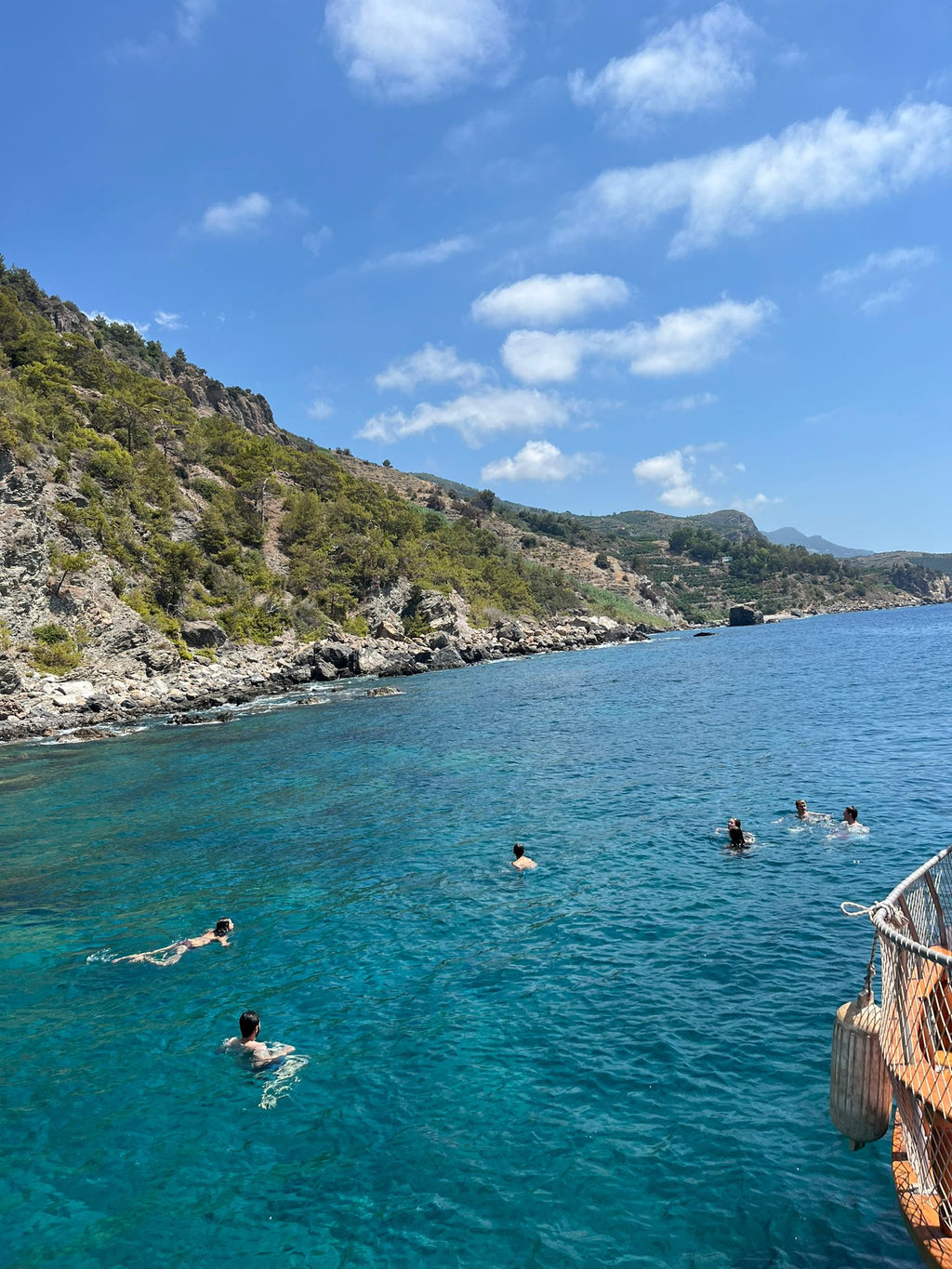 Alanya Relax Boat Tour to Delik Deniz and Kral Koyu with swimming breaks, sea caves and scenic Mediterranean views
