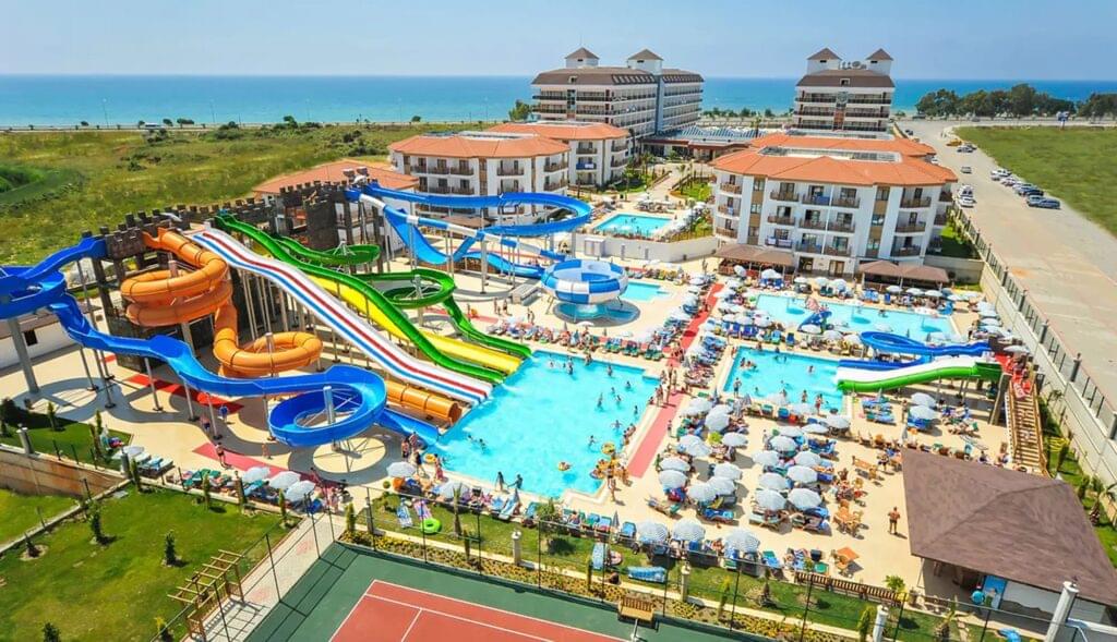 Alanya Eftalia Aquapark Tour mit Wasserrutschen und unterhaltsamen Poolaktivitäten