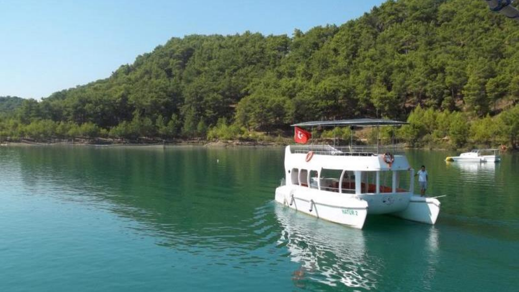 Alanya Green Canyon Tour with boat trip, turquoise lake views and nature scenery