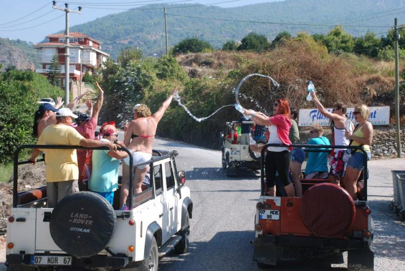 Alanya Jeep Safari Tour with off-road vehicles in the Taurus Mountains