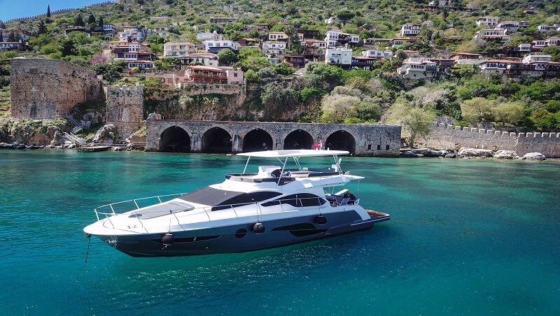 Alanya Private Boat Tour with exclusive yacht experience, swimming breaks and scenic Mediterranean views