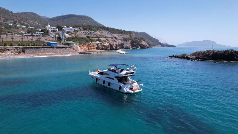 Alanya Private Boat Tour with exclusive yacht experience, swimming breaks and scenic Mediterranean views