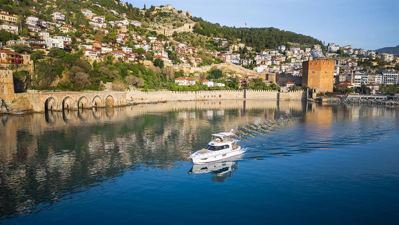 Alanya Private Boat Tour with exclusive yacht experience, swimming breaks and scenic Mediterranean views
