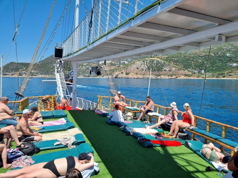 Alanya Relax Boat Tour with swimming breaks, peaceful sea views and a relaxing Mediterranean cruise
