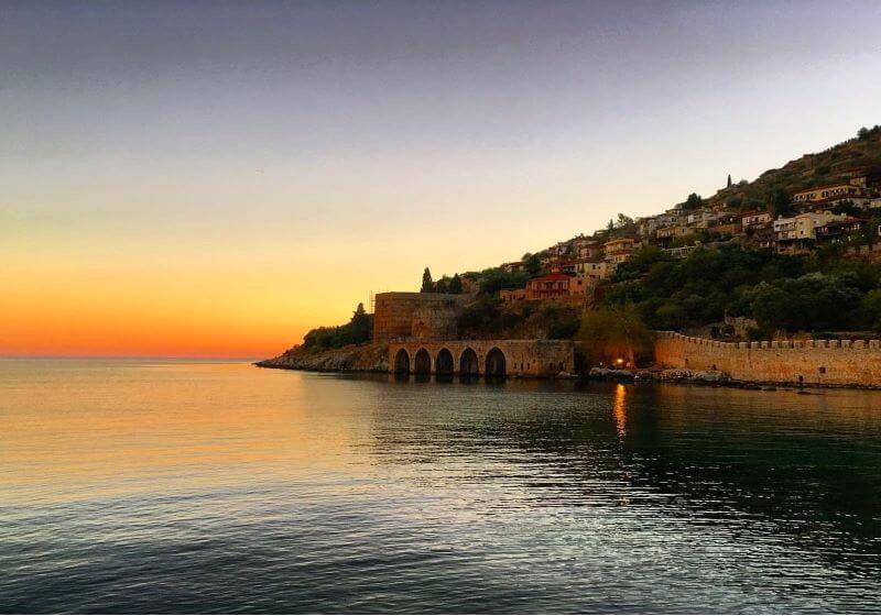 Alanya Sunset Boat Trip with Mediterranean sunset, sea views and relaxing evening cruise