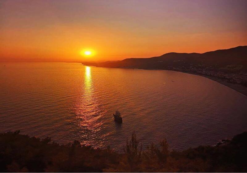 Alanya Sunset Boat Trip with Mediterranean sunset, sea views and relaxing evening cruise
